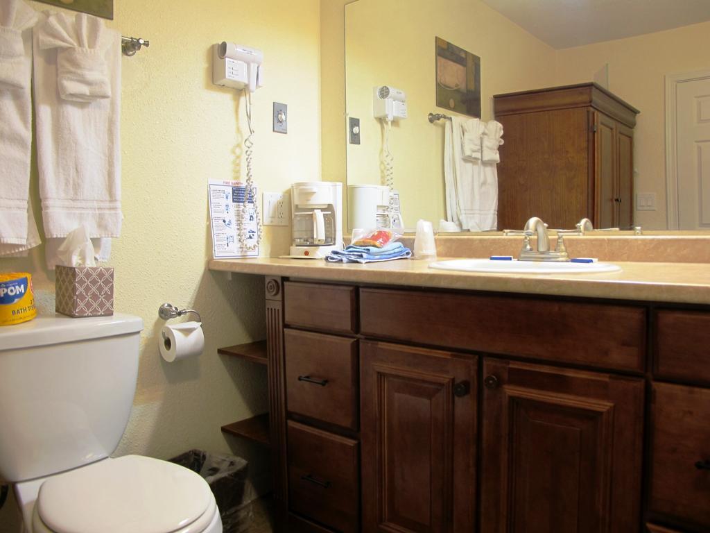 Anchorage Uptown Suites Phòng bức ảnh