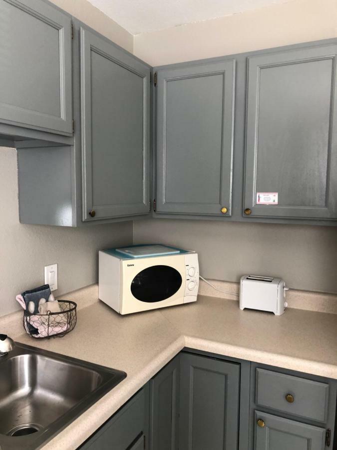 Anchorage Uptown Suites Ngoại thất bức ảnh